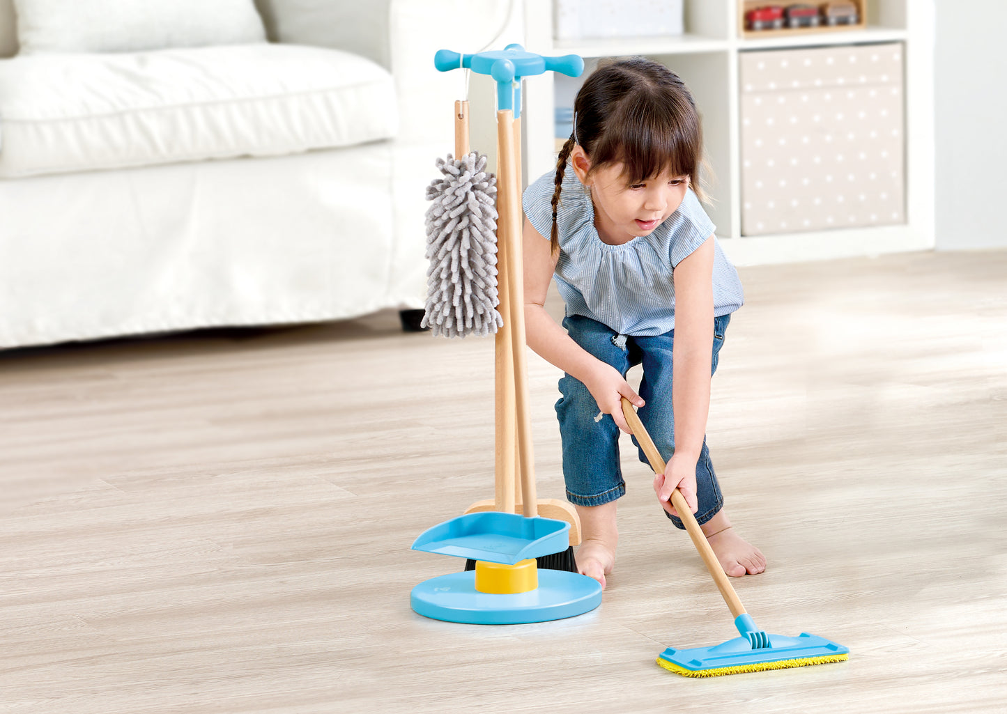 Juego de limpieza con escoba