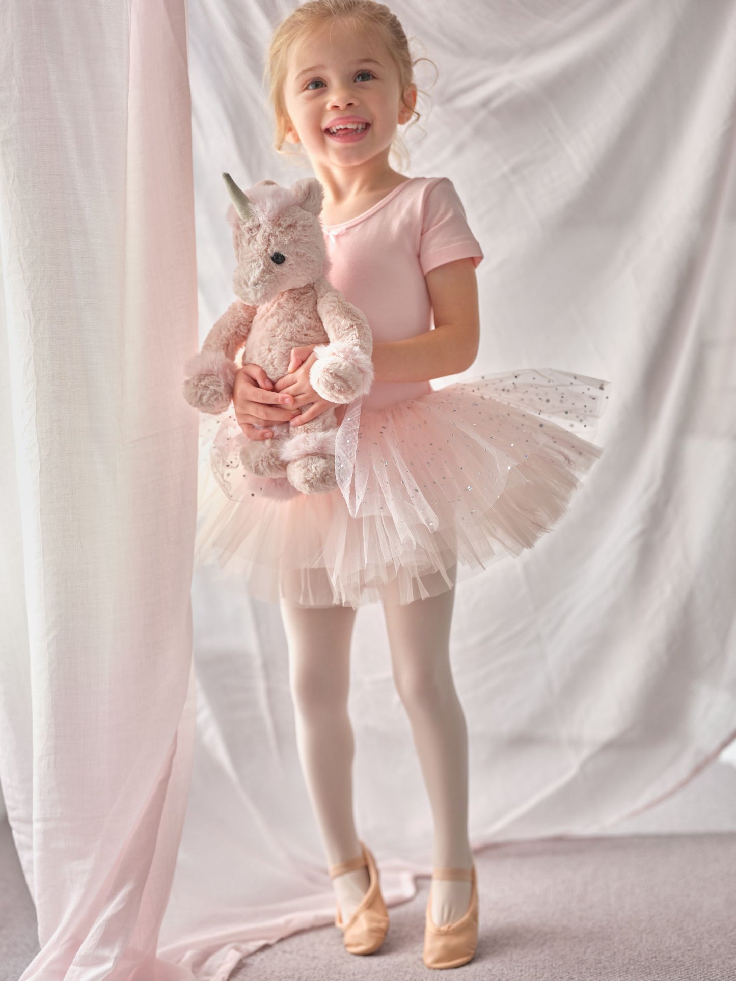 Unicornio de peluche Star rosa tamaño M Charlie Bears