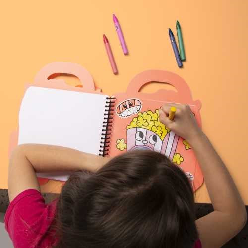 Libro Omy con Pinturas y Pegatinas - Yummy