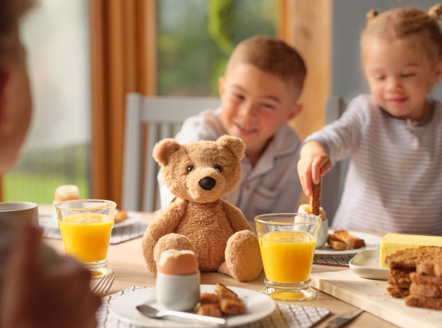 Oso de peluche Charlie marrón claro tamaño M Charlie Bears