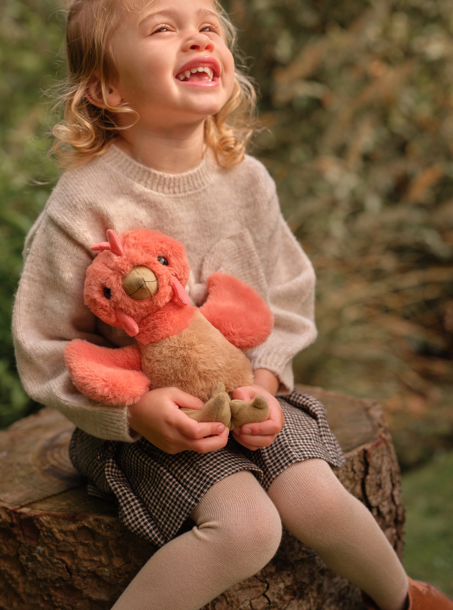 Gallina de peluche Clucky naranja tamaño M Charlie Bears