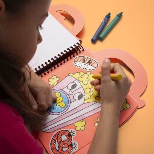 Libro Omy con Pinturas y Pegatinas - Yummy