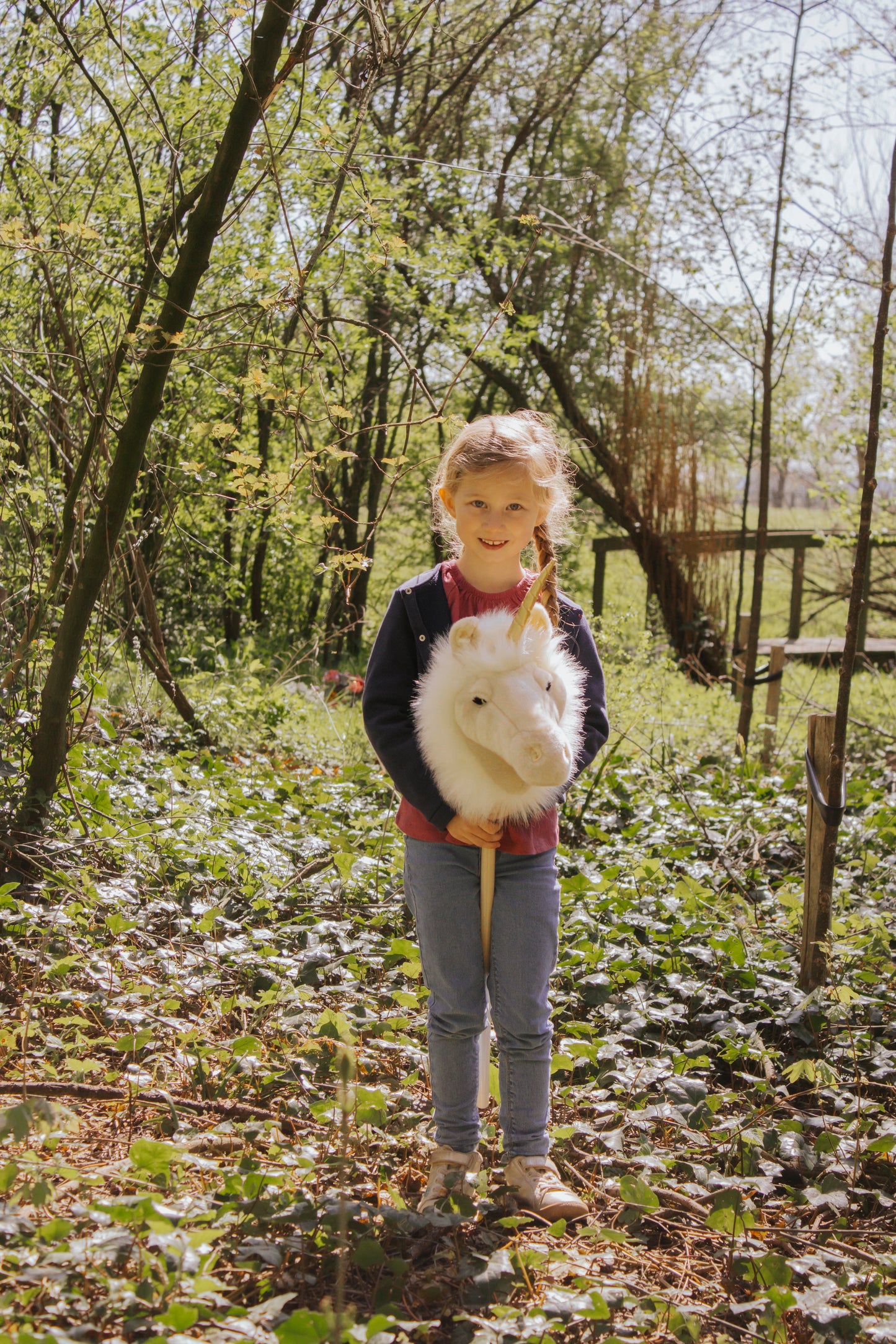 Peluche unicornio beige con palo Wild & Soft