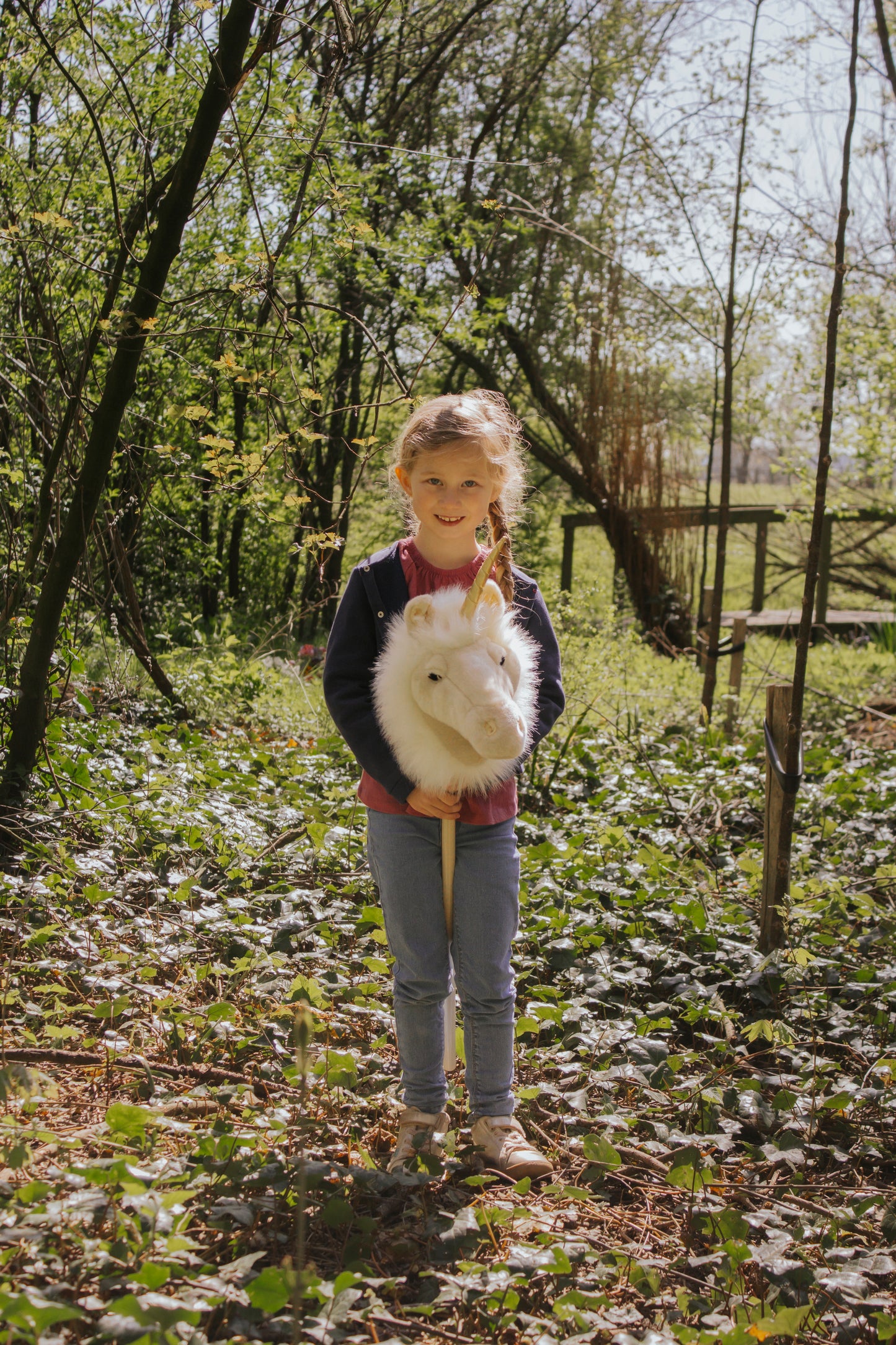 Peluche unicornio beige con palo Wild & Soft